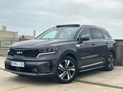 Usado Kia Sorento 265 CV (194 kW) 2022 Gris / plata SUV