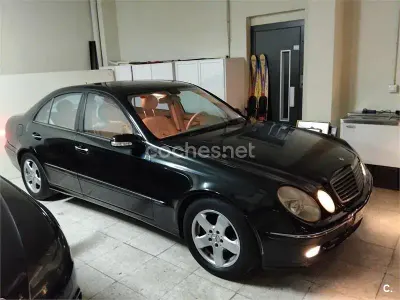 Usado Mercedes E220 Avantgarde 143 CV (105 kW) 2003 Negro Berlina