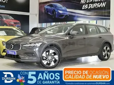 Begagnad Volvo V60 CC Core 197 HK (144 kW) 2024 Brun Kombi