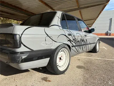 Usado BMW 318 115 CV (84 kW) 1989 Gris / plata Berlina