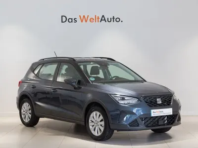 Usado Seat Arona Style Plus 110 CV (80 kW) 2022 Gris SUV