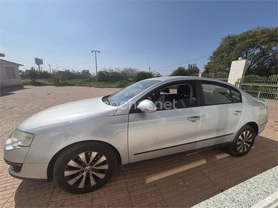 Usado VW Passat Edition 110 CV (80 kW) 2010 Gris / plata Berlina