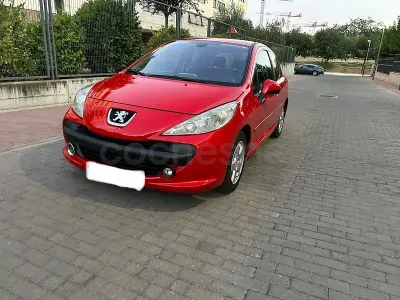 Usado Peugeot 207 95 CV (69 kW) 2008 Rojo Berlina