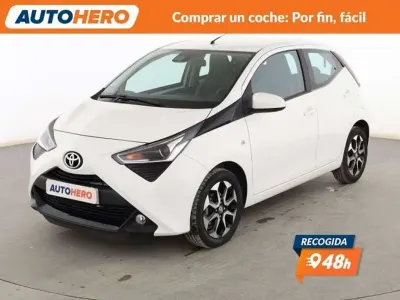 Usado Toyota Aygo Play 72 CV (52 kW) 2021 Blanco Utilitario
