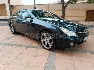 Usado Mercedes CLS320 224 CV (164 kW) 2006 Azul Berlina