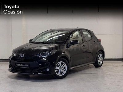 Usado Toyota Yaris Hybrid Active 116 CV (85 kW) 2022 Negro Berlina