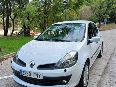 Usado Renault Clio II Dynamique 75 CV (55 kW) 2006 Blanco Berlina