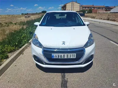 Usado Peugeot 208 Style 75 CV (55 kW) 2017 Blanco Utilitario