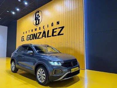 Usado VW T-Roc Life 115 CV (84 kW) 2022 Gris / plata SUV
