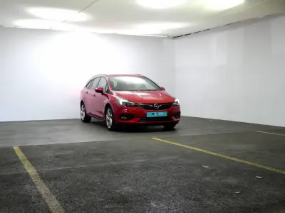 Usado Opel Astra Sport 110 CV (80 kW) 2019 Rojo Familiar