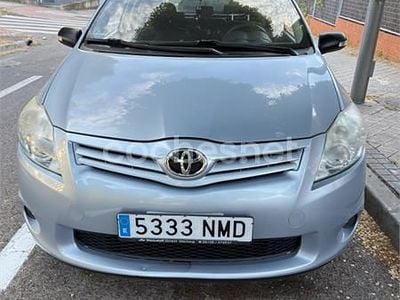 Usado Toyota Auris Advance 132 CV (97 kW) 2010 Gris / plata Utilitario