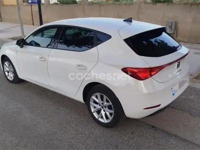 Usado Seat Leon Style 115 CV (84 kW) 2021 Blanco Berlina