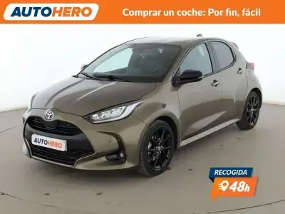 Usado Toyota Yaris Plus 116 CV (85 kW) 2022 Gris Utilitario