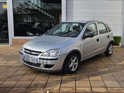 Gris Usado 2004 Opel Corsa Essentia Utilitario | 1600 €