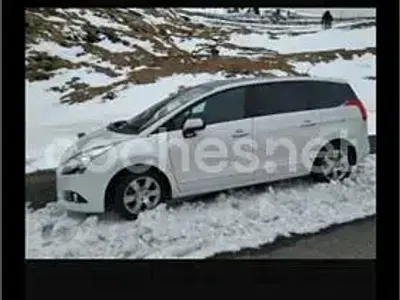 Usado Peugeot 5008 Active 115 CV (84 kW) 2014 Blanco Monovolumen