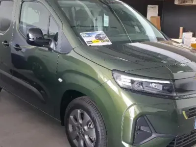 Novo Opel Combo 101 HP (74 kW) 2026 Verde Monovolume