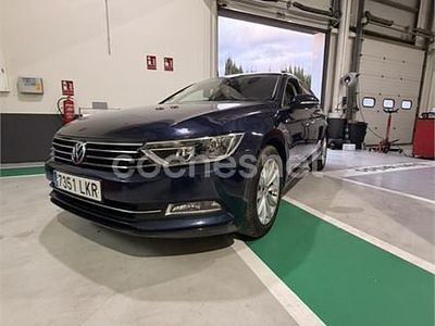 Usado VW Passat Advance 150 CV (110 kW) 2017 Azul Familiar