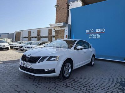Blanco Usado 2018 Skoda Octavia Ambition Berlina | 7600 €