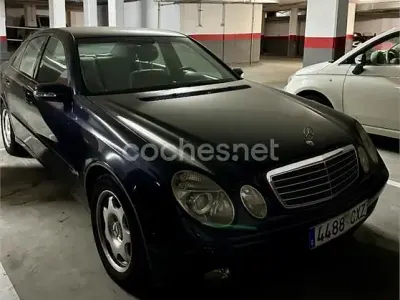 Usado Mercedes E270 Elegance 177 CV (130 kW) 2004 Azul Berlina