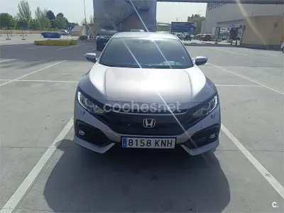 Usado Honda Civic Executive 129 CV (94 kW) 2018 Gris / plata Berlina