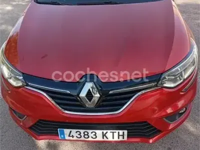 Usado Renault Mégane LIMITED 115 CV (84 kW) 2019 Rojo Berlina
