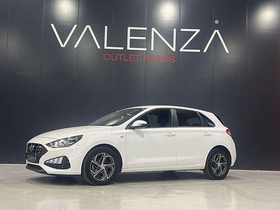 Usado Hyundai i30 120 CV (88 kW) 2024 Blanco Berlina