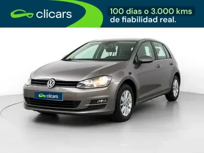 Usado VW Golf VII Business 105 HP (77 kW) 2015 Cinzento Sedan
