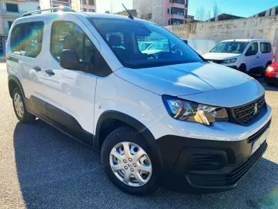 Usado Peugeot Rifter Active 102 CV (75 kW) 2023 Blanco Monovolumen