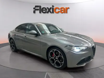Usado Alfa Romeo Giulia Ti 200 CV (147 kW) 2021 Gris Berlina