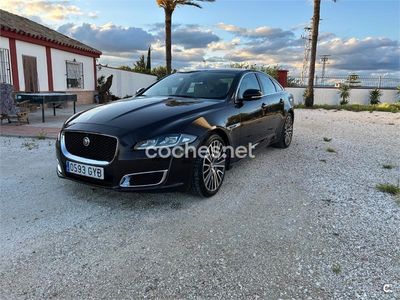 Usado Jaguar XJ Premium Luxury 275 CV (202 kW) 2011 Granate Berlina