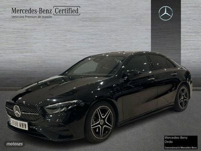 Negro noche Usado 2024 Mercedes A180 AMG line Berlina | 30.900 € (Precio justo)