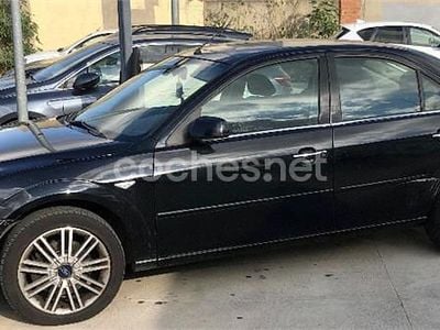 Usado Ford Mondeo Ghia 130 CV (95 kW) 2005 Negro Berlina