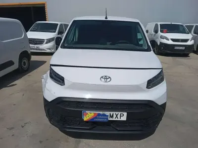 Usado Toyota Proace City City 100 kW (136 CV) 2025 Blanco Monovolumen