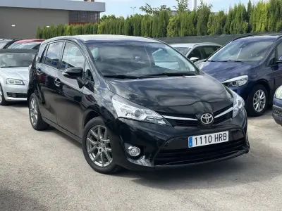Usado Toyota Corolla 146 CV (107 kW) 2013 Negro metalico Familiar