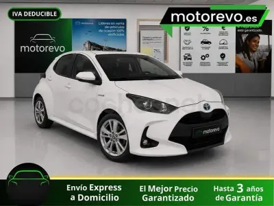 Usado Toyota Yaris Hybrid Active 116 CV (85 kW) 2022 Blanco Berlina