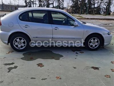 Usado Seat Leon 110 CV (80 kW) 2003 Gris / plata Utilitario