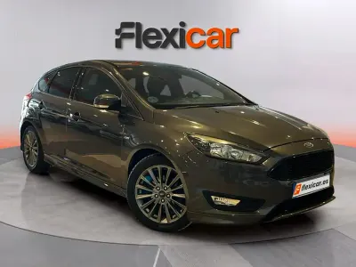 Usado Ford Focus ST-Line 120 CV (88 kW) 2018 Gris Berlina