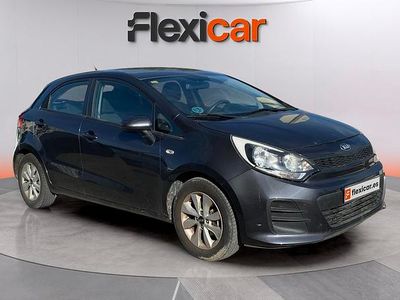 Usado Kia Rio 75 CV (55 kW) 2017 Gris Utilitario