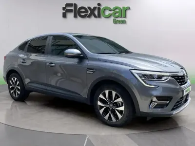 Begagnad Renault Arkana 145 HK (106 kW) 2022 Grå SUV