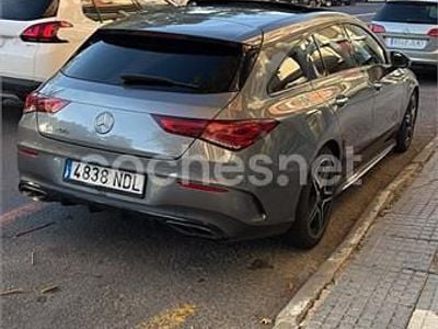 Gris / plata Usado 2021 Mercedes CLA200 Shooting Brake Familiar | 19.999 € (Precio justo)