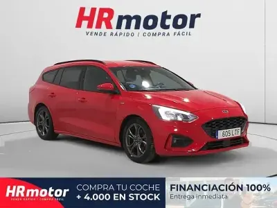 Usado Ford Focus ST-Line 125 CV (91 kW) 2021 Rojo Familiar