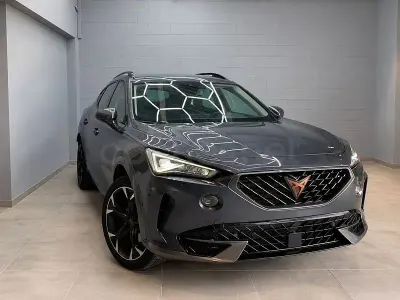 Usado Cupra Formentor 150 CV (110 kW) 2023 Gris / plata SUV
