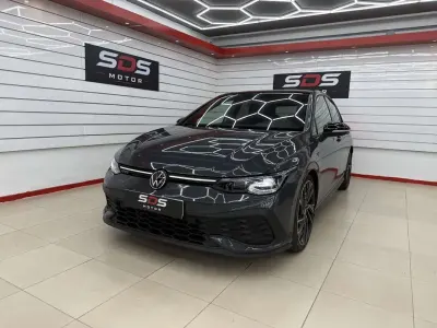 Usado VW Golf VIII GTI 301 CV (221 kW) 2024 Gris Utilitario