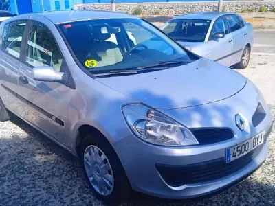 Usado Renault Clio Dynamique 86 CV (63 kW) 2006 Gris Utilitario