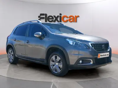 Usado Peugeot 2008 Signature Sky 82 CV (60 kW) 2019 Gris SUV