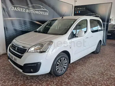 Usado Peugeot Partner Tepee Access 100 CV (73 kW) 2016 Blanco Monovolumen