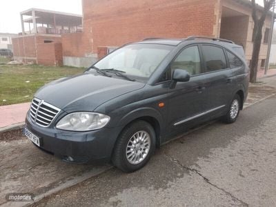 Usado Ssangyong (KGM) Rodius Limited 165 CV (121 kW) 2011 Gris Monovolumen