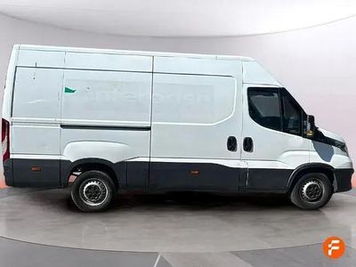 Begagnad Iveco Daily 156 HK (114 kW) 2023 Vit Sedan