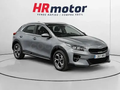 Usado Kia XCeed 136 CV (100 kW) 2022 Gris / plata SUV