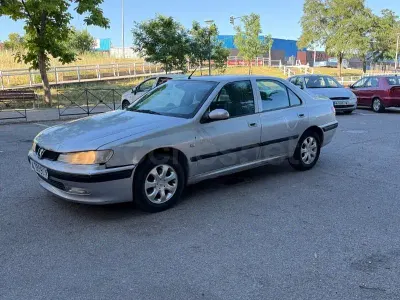 Usado Peugeot 406 110 CV (80 kW) 2003 Gris / plata Berlina